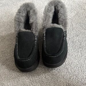 UGG Cozy Black and Gray Fur-Lined Loafers
new without box- never worn size 7
